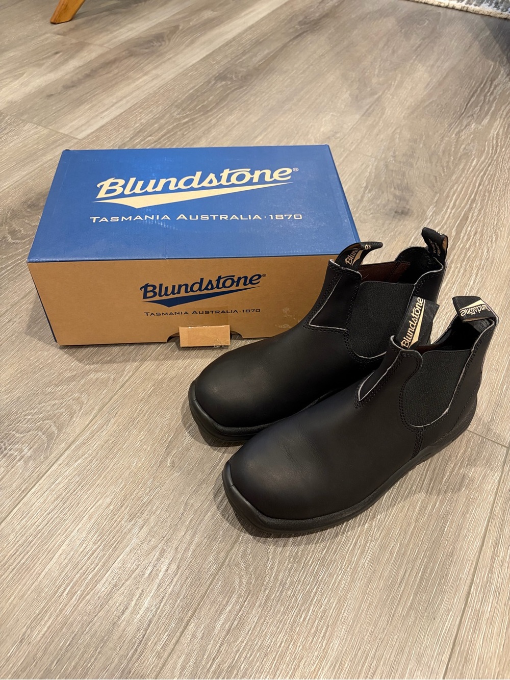 Blundstone Matte Black Chelsea Boots